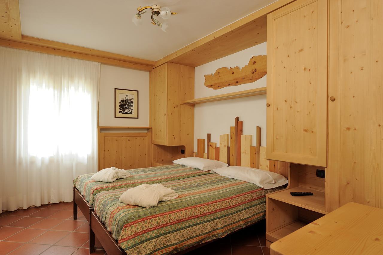 Aparthotel Chalet dei Pini Madonna Exterior foto