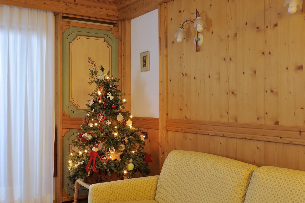 Aparthotel Chalet dei Pini Madonna Exterior foto