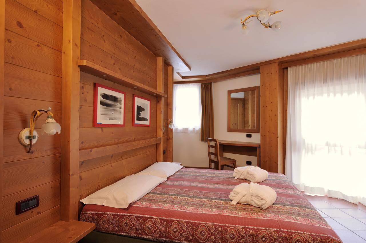 Aparthotel Chalet dei Pini Madonna Exterior foto