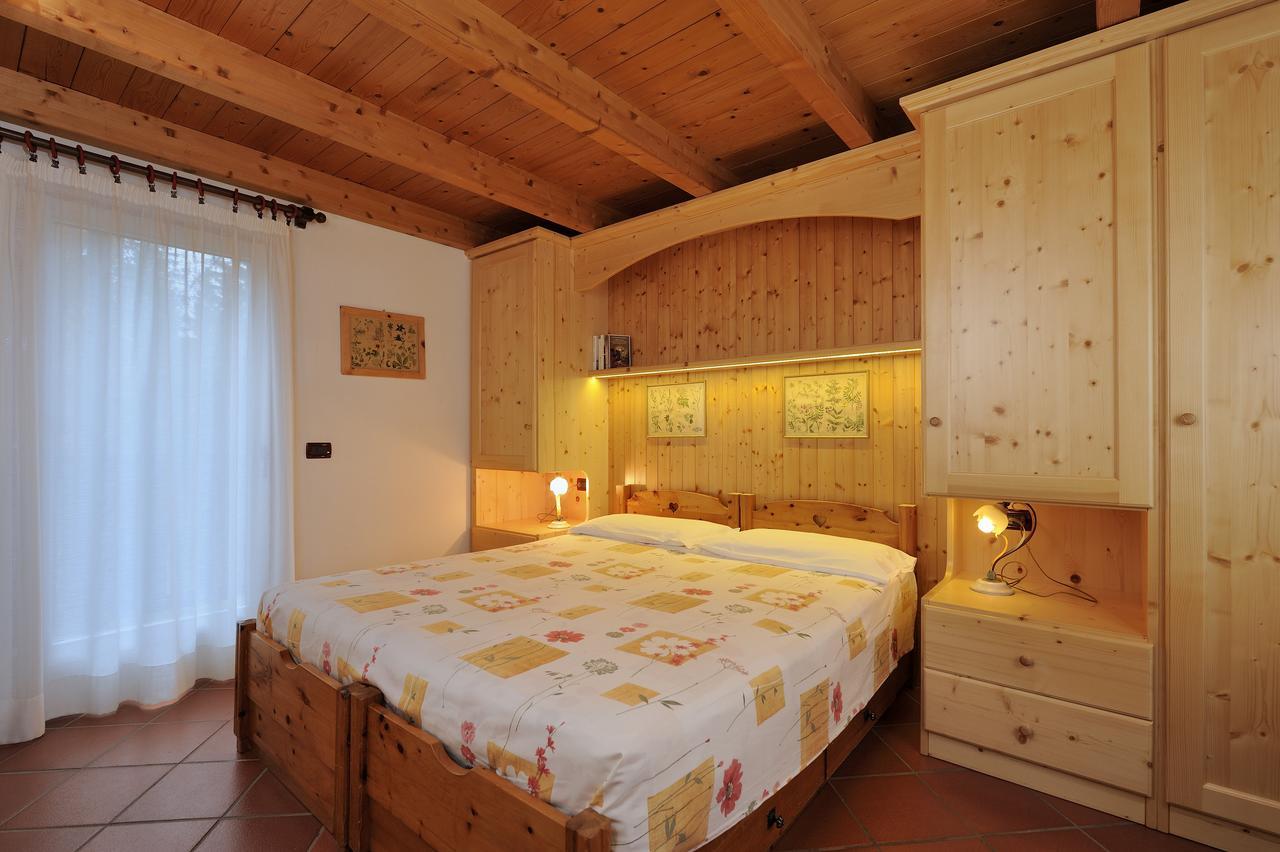 Aparthotel Chalet dei Pini Madonna Exterior foto