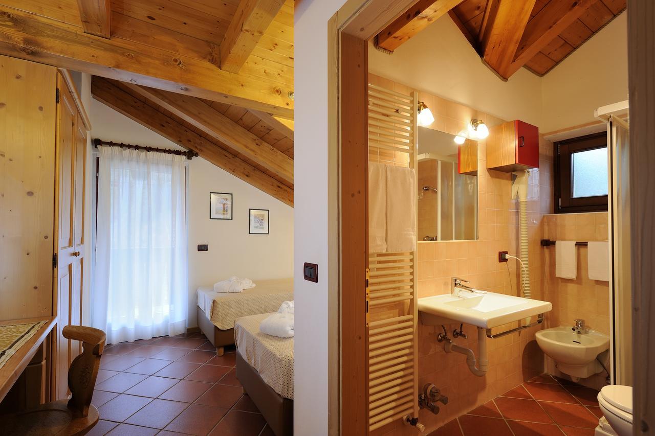 Aparthotel Chalet dei Pini Madonna Exterior foto